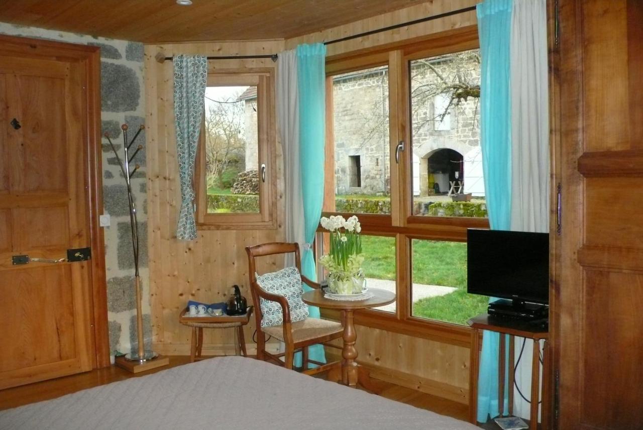 Chez Geppetto Bed & Breakfast Saint-Georges-Nigremont ภายนอก รูปภาพ